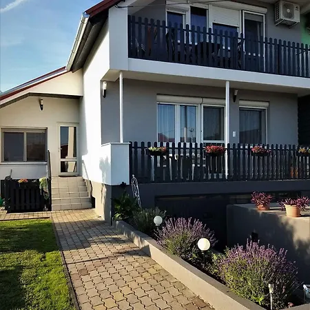 Apartmán In Balaton 18806 *